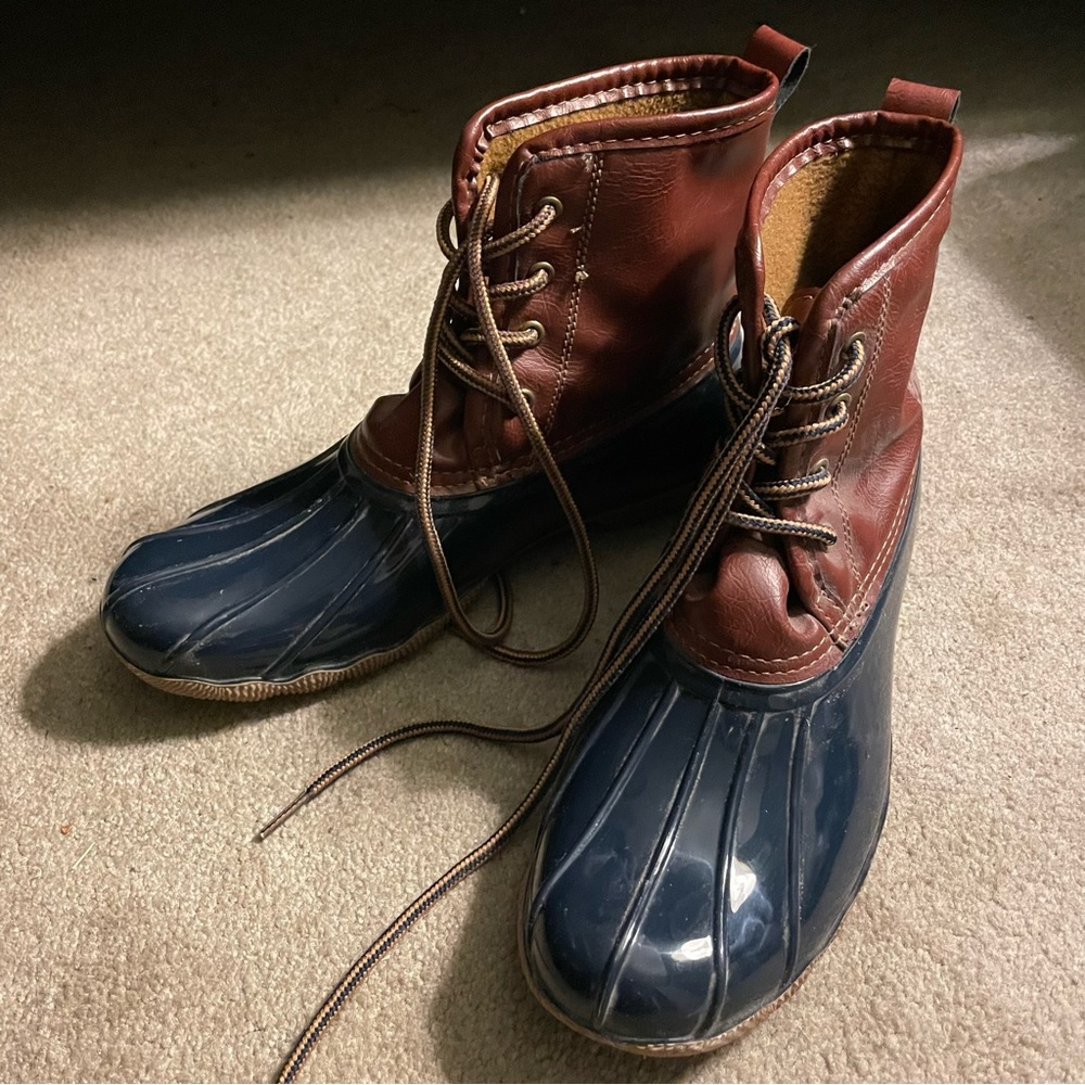 Duck boots (size 8)